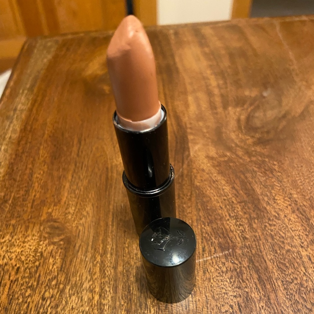 Lancôme Lipstick- “Natural Beauty” (cream)